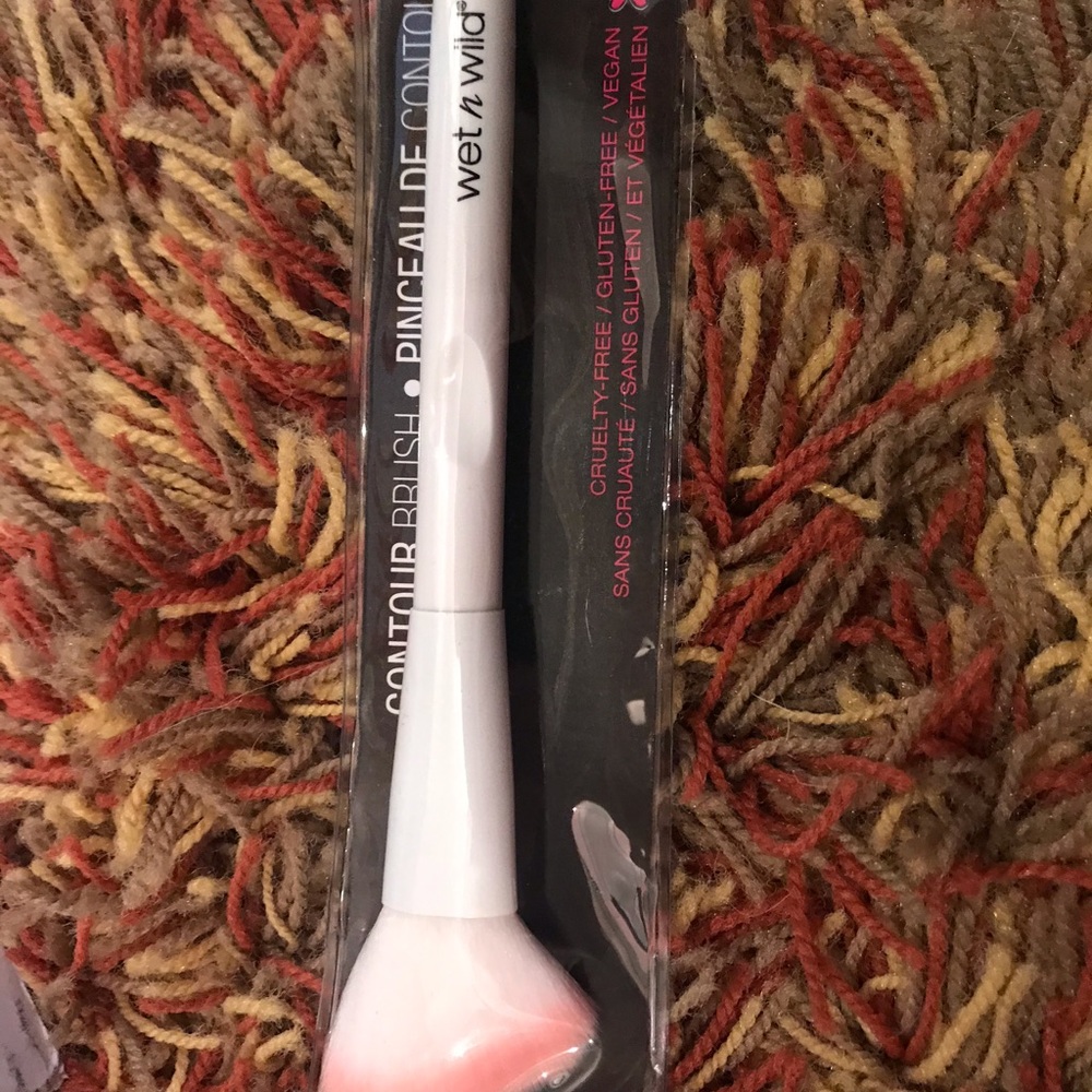 BNWT make up brush